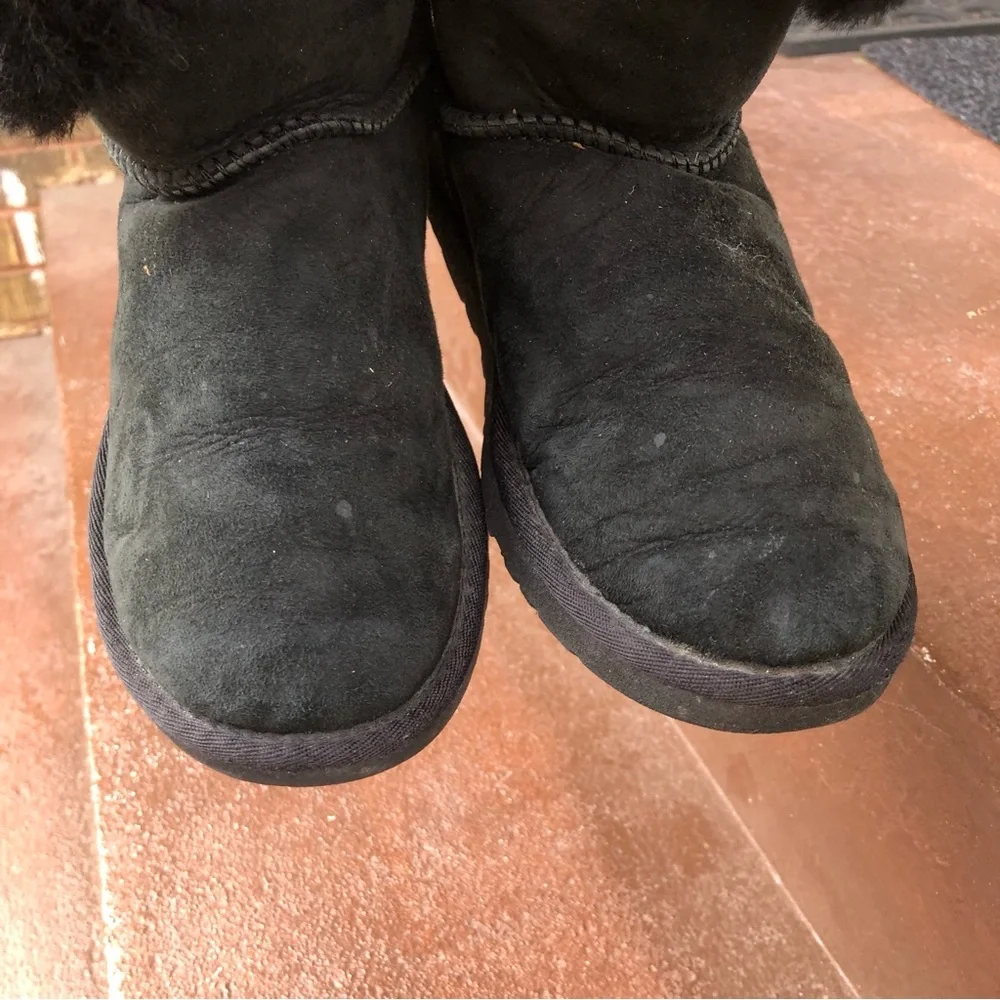 Ugg Womens Bailey Button II Boots Size 6 Black‎ Sheepskin Style 5803